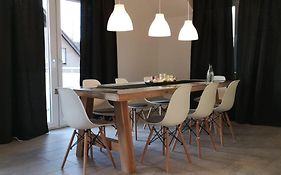 Modern Wohnen Ferienwohnung mit Wlan Netflix Parkplatz